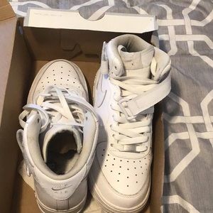 Grade School Nike Mid Air Force 1s